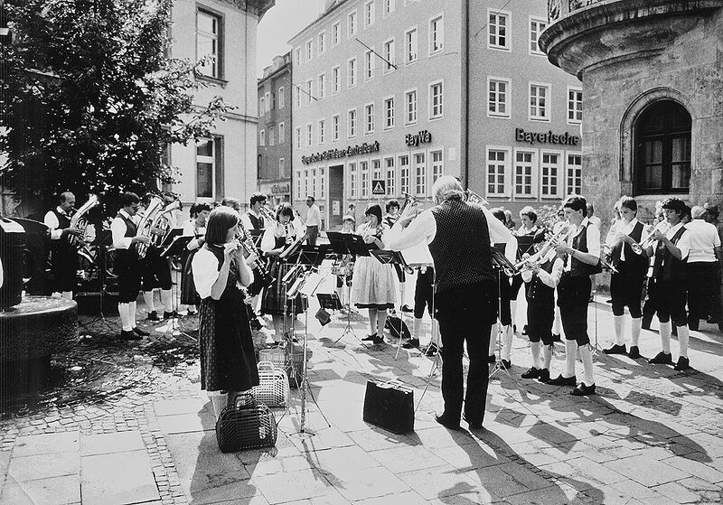 Datei:Verkehrs- und Verschönerungsverein 04 Blasmusikkapelle in Regensburg.jpg
